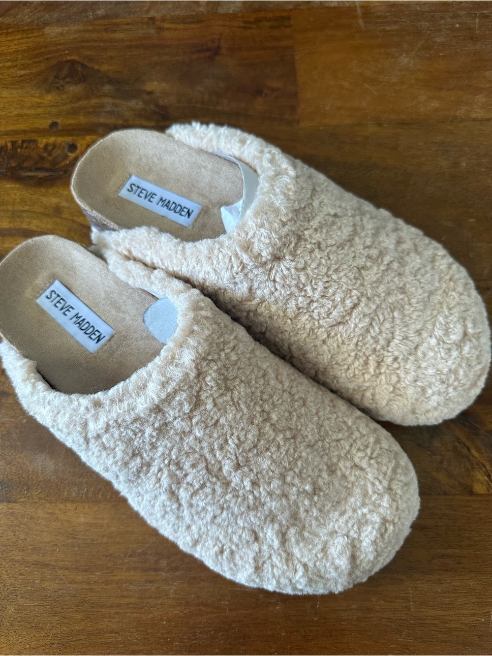 Steve Madden VESA cream Sherpa faux fur clogs size 8 NEW